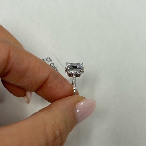 🔹Suzy Levian🔹️ Sterling Silver White Radiant Cut CZ Engagement Ring NWT Size 7 - Picture 2 of 5
